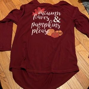 Burgundy, fall, long sleeve In great condition 🙃